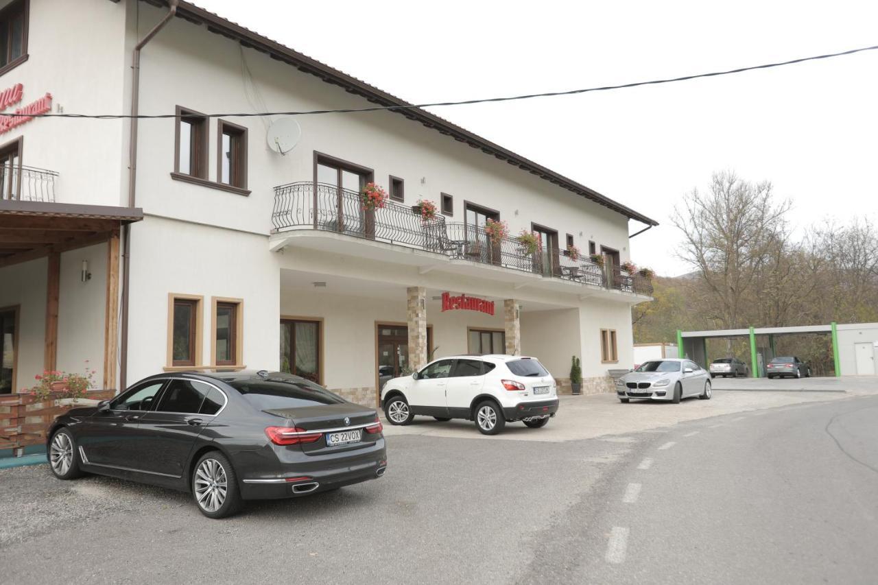 Pensiune Restaurant Liana Mehadija Exteriér fotografie