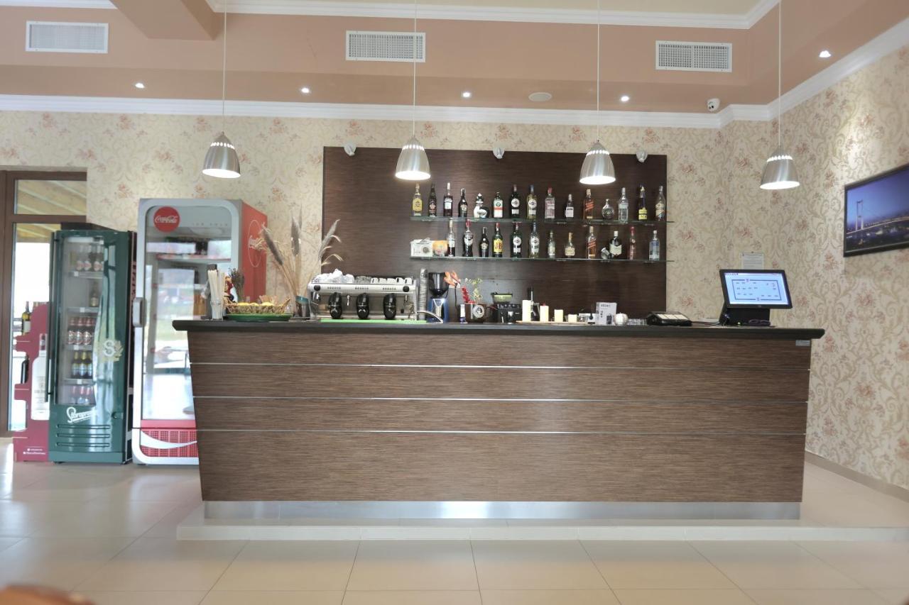 Pensiune Restaurant Liana Mehadija Exteriér fotografie