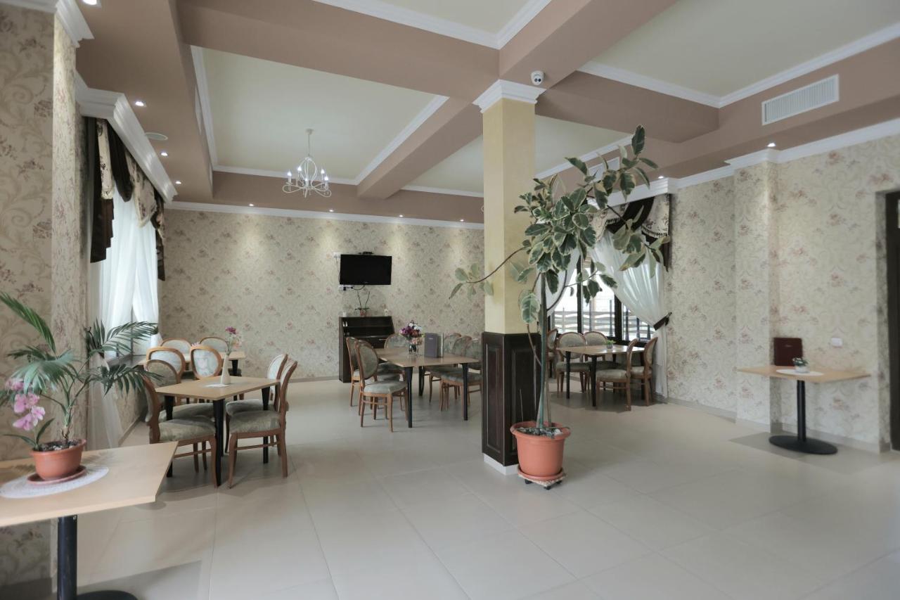 Pensiune Restaurant Liana Mehadija Exteriér fotografie